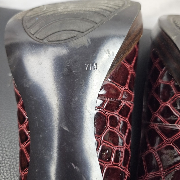 Bandolino Women's Red Red Reptile Pumps Sz‎ 7M Sexy Feminine Holiday Cocktail - Picture 8 of 8